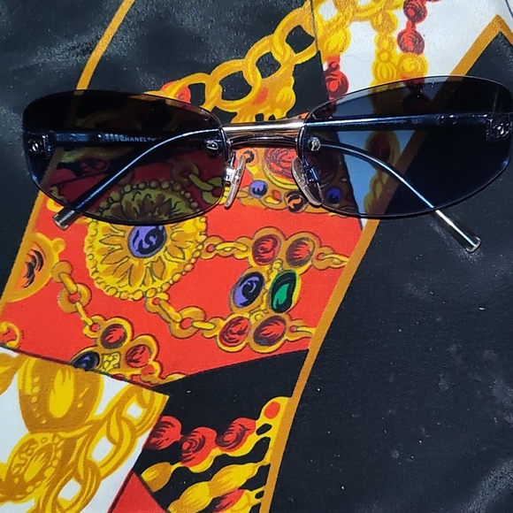 CHANEL (4067 c.222/8F) Sunglasses - Picture 8 of 8